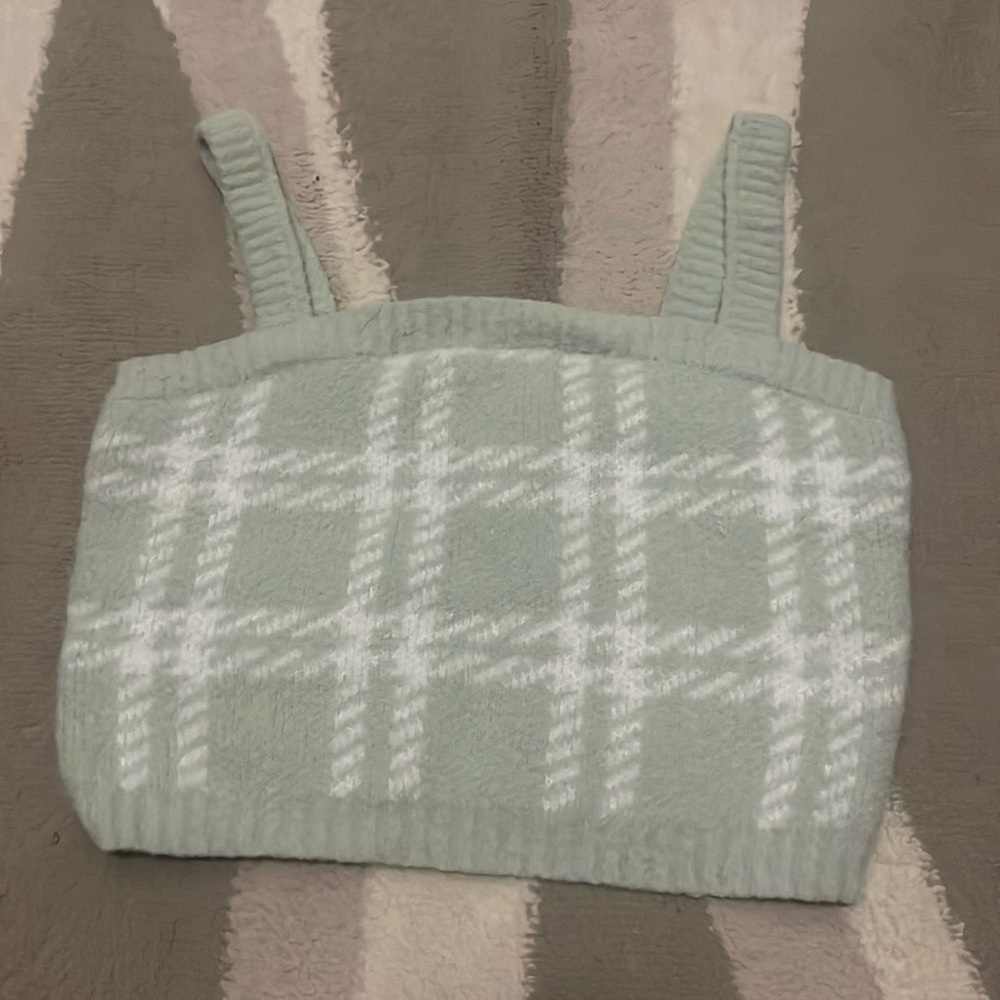 Light green cropped tank top